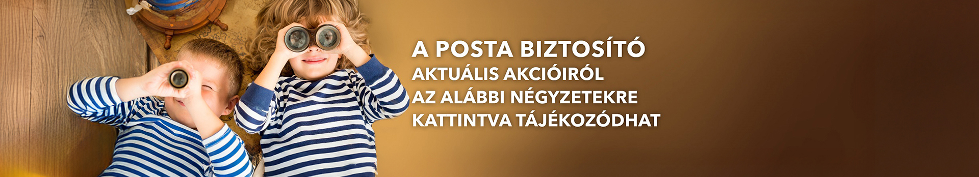 A képen két gyermek látható távcsővel a kezükben